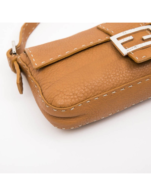 Sac baguette FENDI cuir taurillon gold