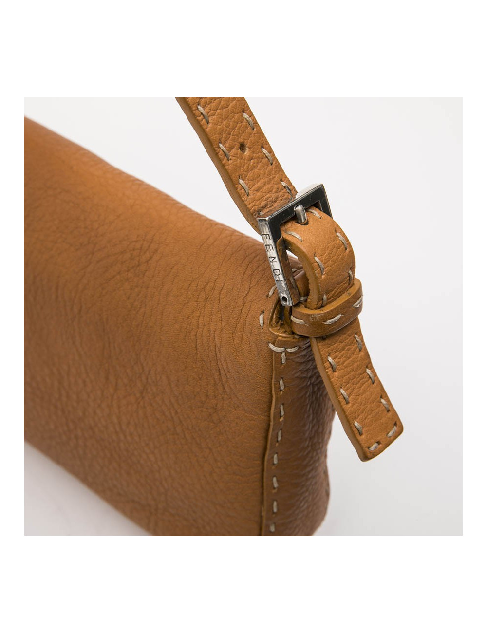 Sac baguette FENDI cuir taurillon gold