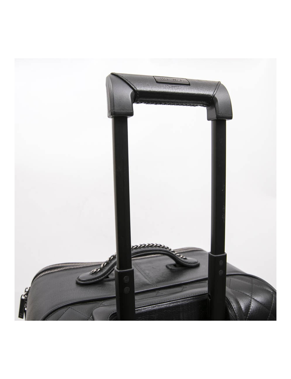 Valise  roulante CHANEL cuir matelassé noir