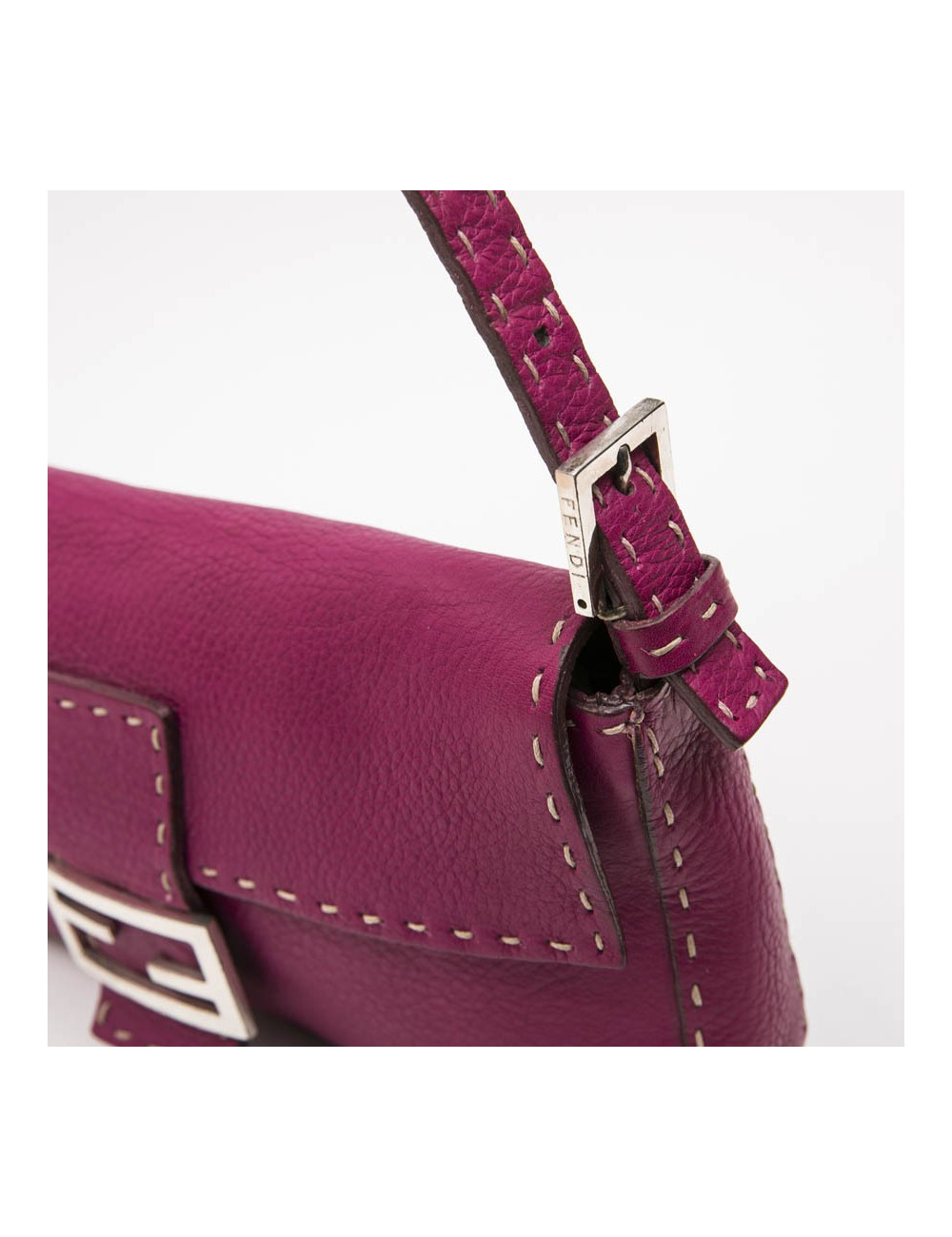 Sac baguette FENDI cuir taurillon fuchsia