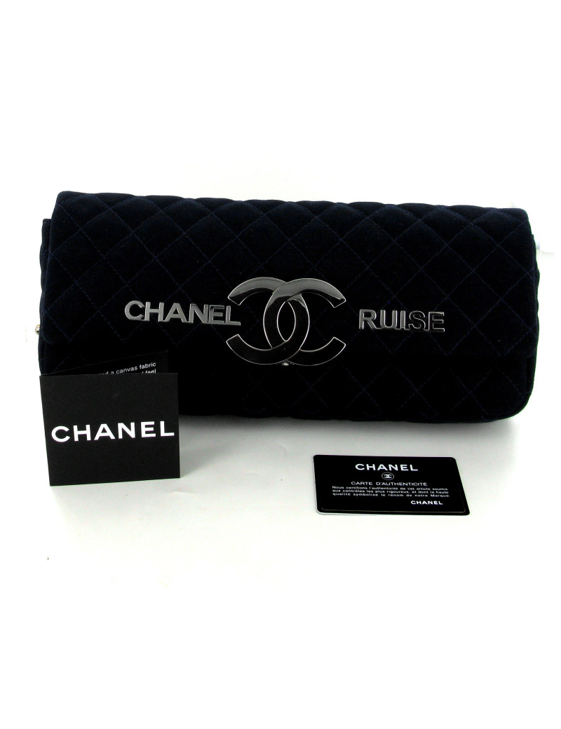 Pochette CHANEL collection "Croisière" tissu matelassé bleu
