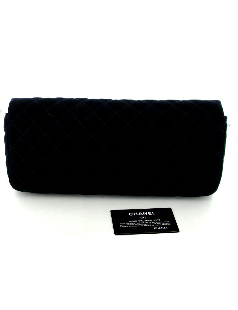 Pochette CHANEL collection "Croisière" tissu matelassé bleu