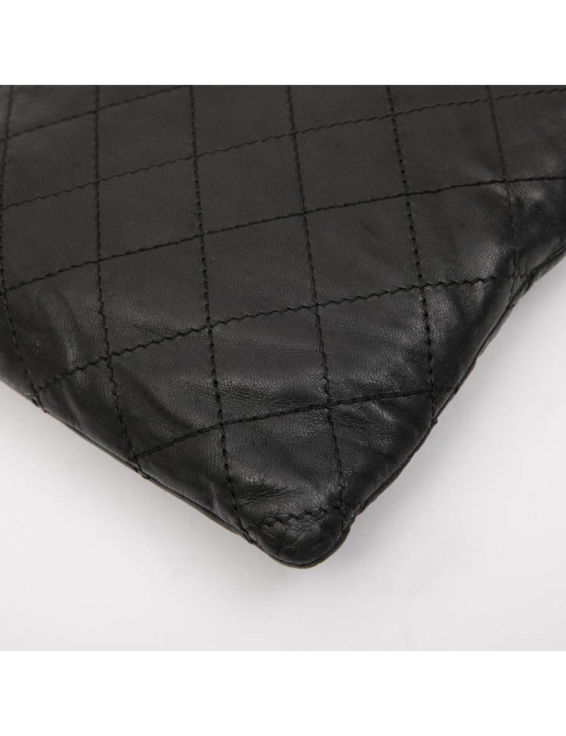 Etui pour Ipad CHANEL en cuir d'agneau lisse matelassé noir