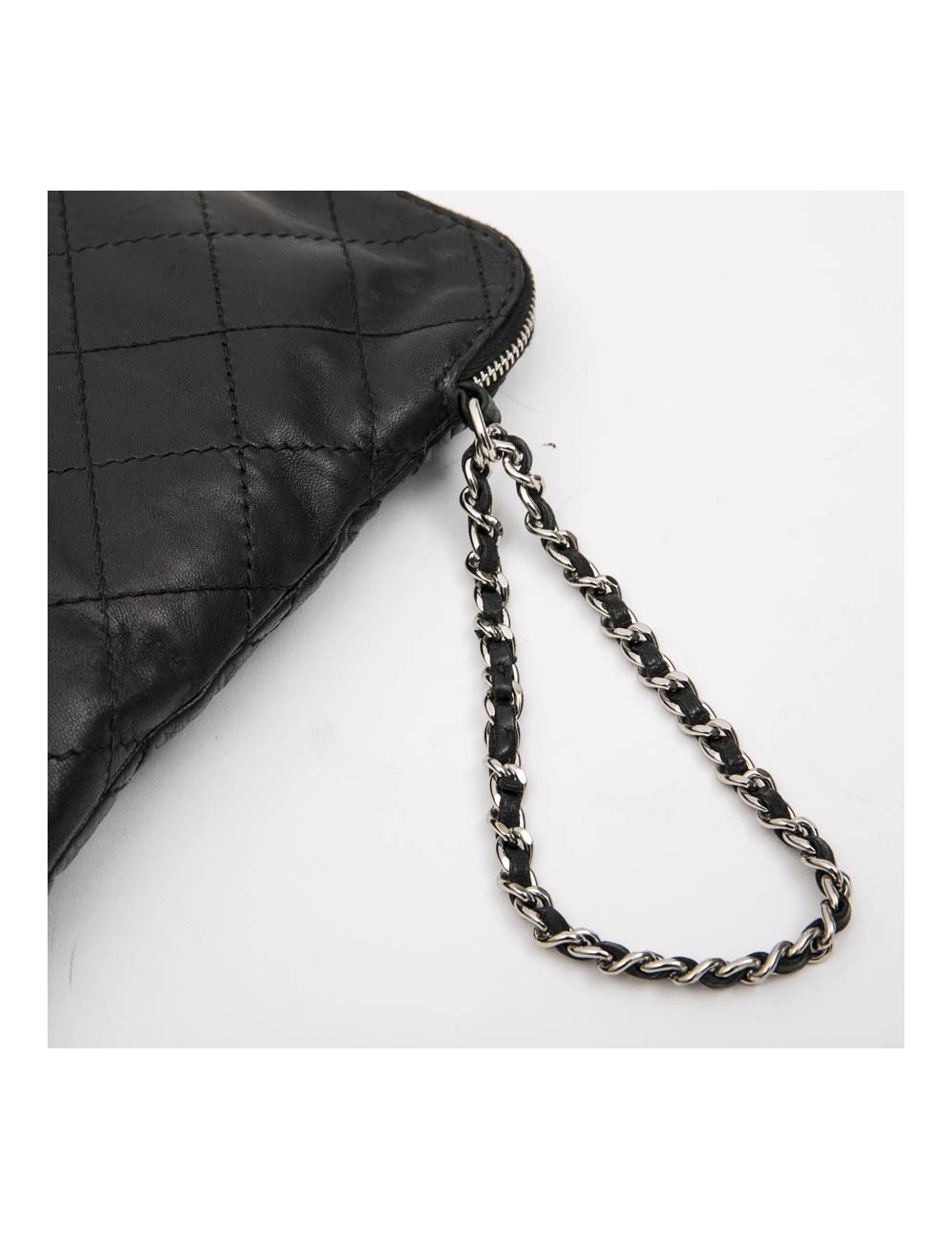 Etui pour Ipad CHANEL en cuir d'agneau lisse matelassé noir