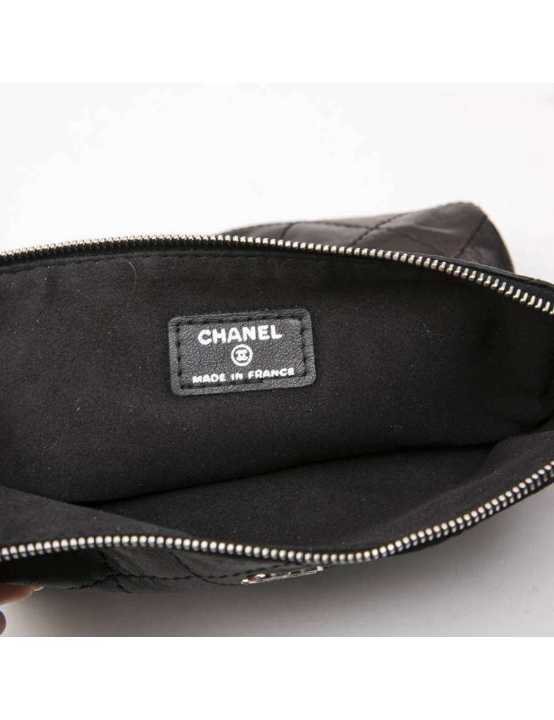 Etui pour Ipad CHANEL en cuir d'agneau lisse matelassé noir