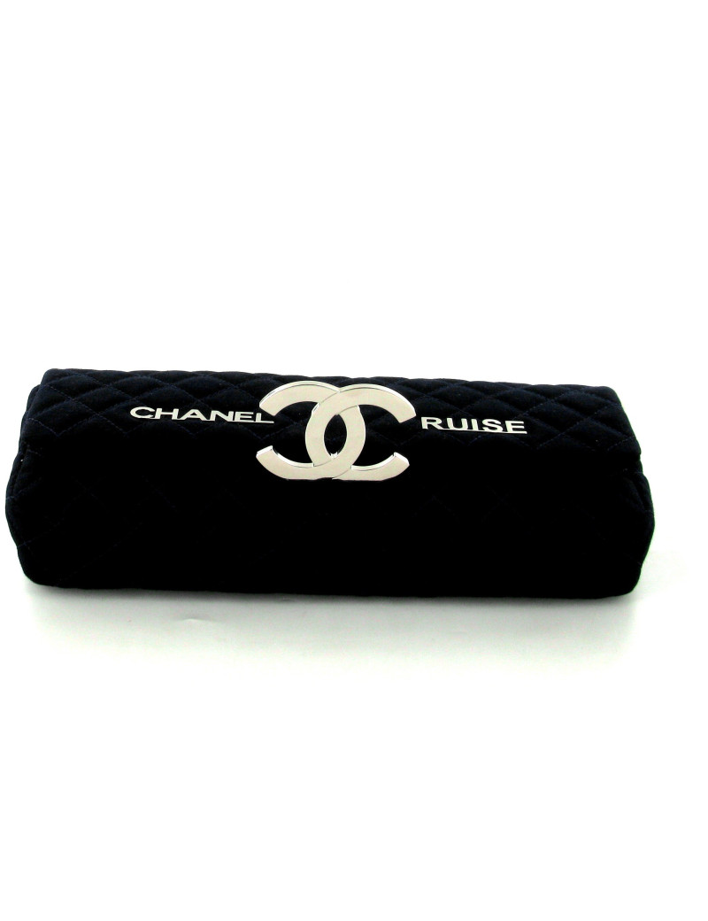 Pochette CHANEL collection "Croisière" tissu matelassé bleu