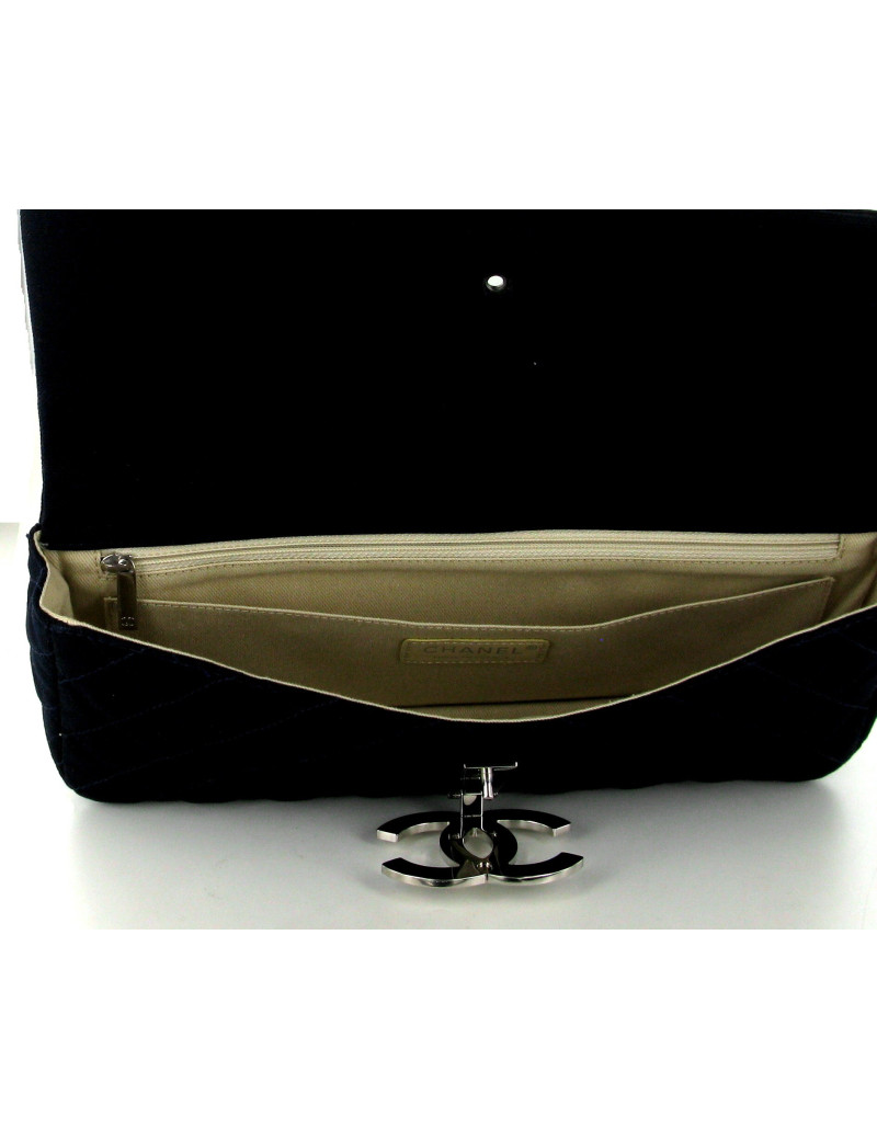 Pochette CHANEL collection "Croisière" tissu matelassé bleu
