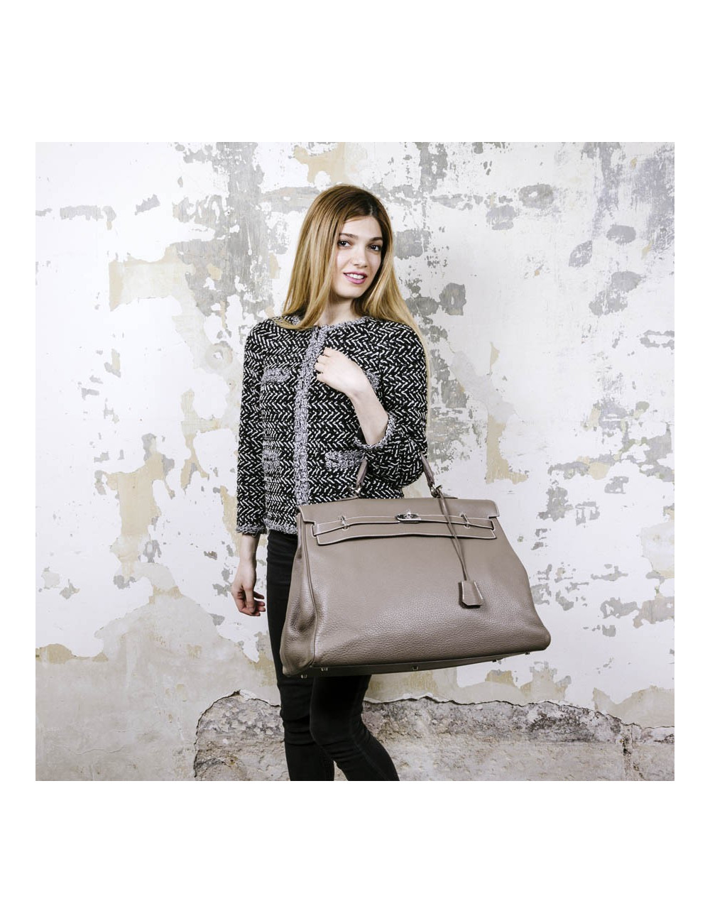 HERMES Kelly II 50 in étoupe Clémence lambskin leather with white stitching