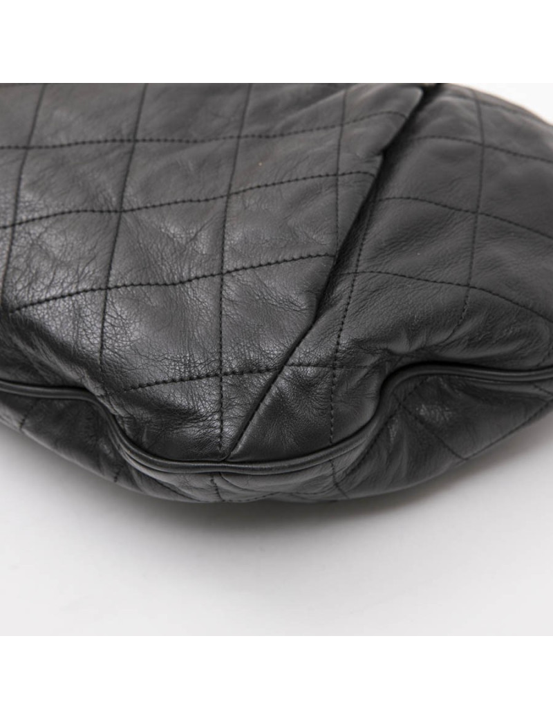 Sac besace CHANEL cuir matelassé gris foncé 