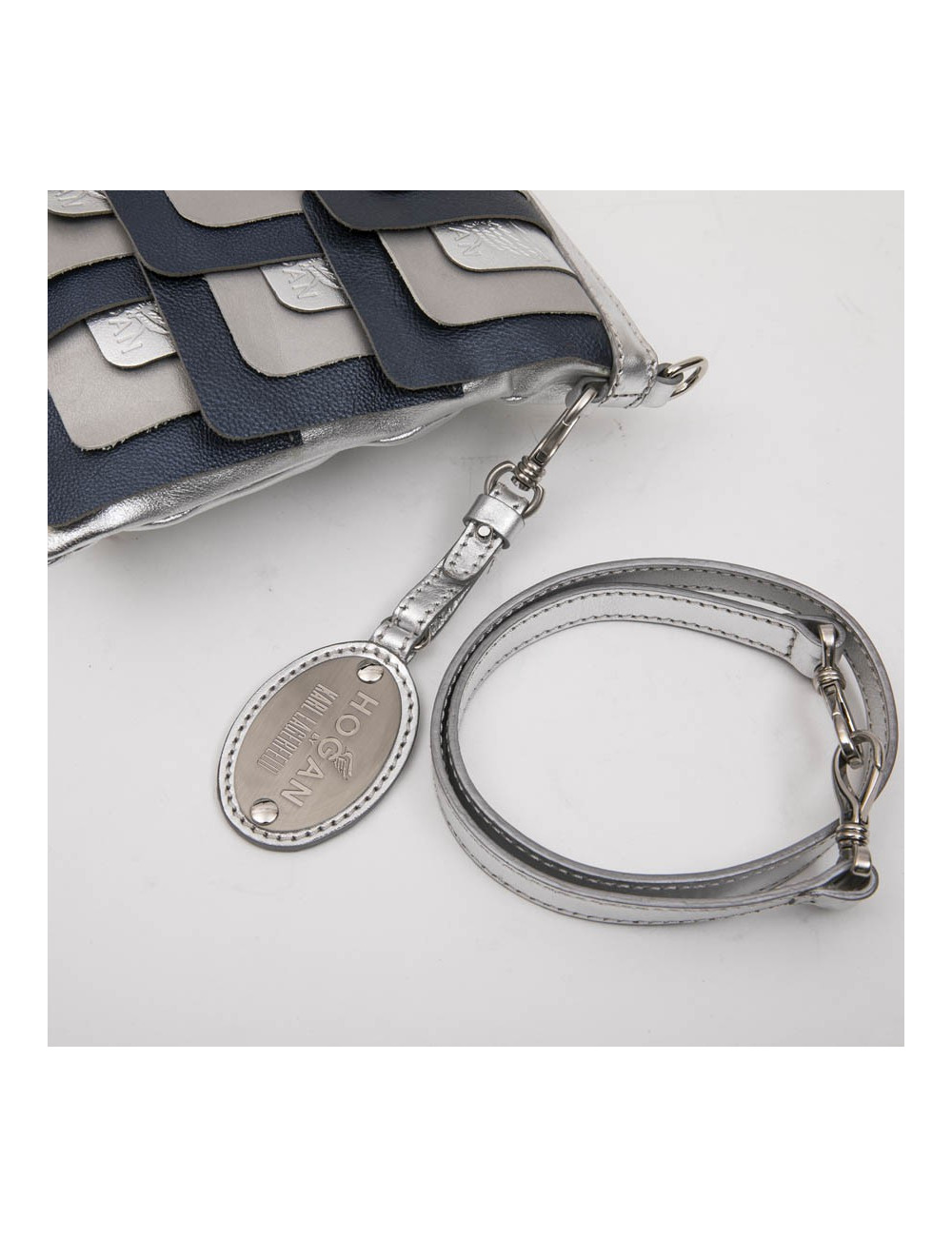 Pochette HOGAN by KARL LAGERFELD en cuir argent et bleu 