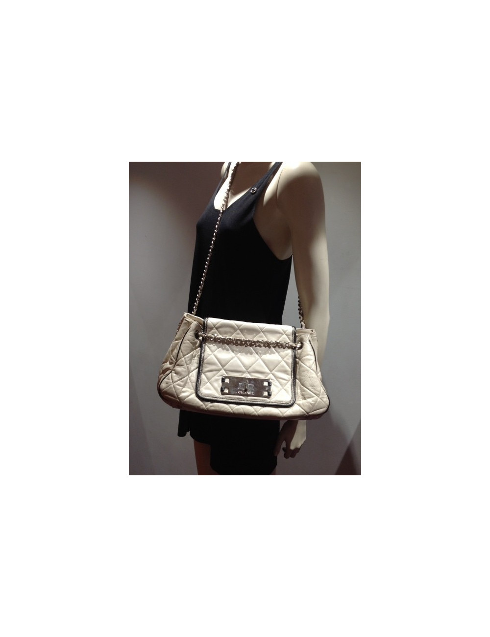 Sac cuir matelassé coquille d'oeuf CHANEL