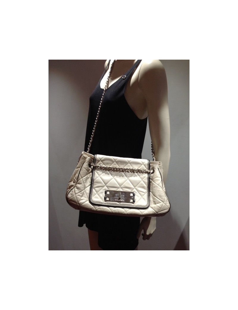 Sac cuir matelassé coquille d'oeuf CHANEL