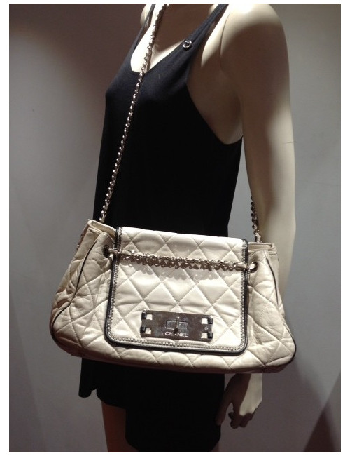 Sac cuir matelassé coquille d'oeuf CHANEL