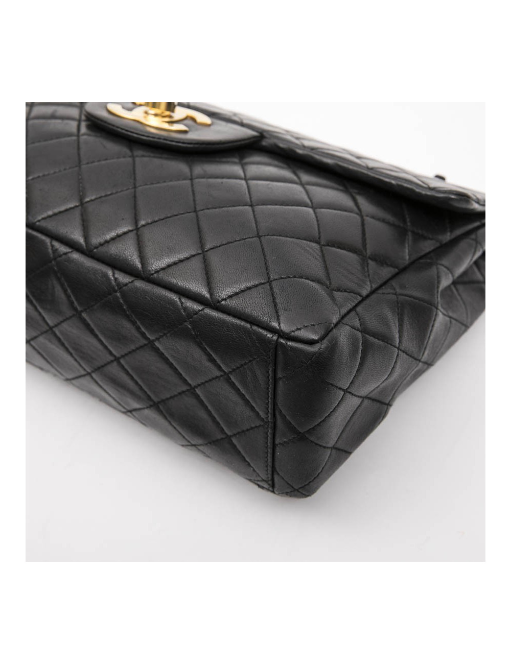 Sac jumbo CHANEL cuir d'agneau lisse matelassé noir Vintage