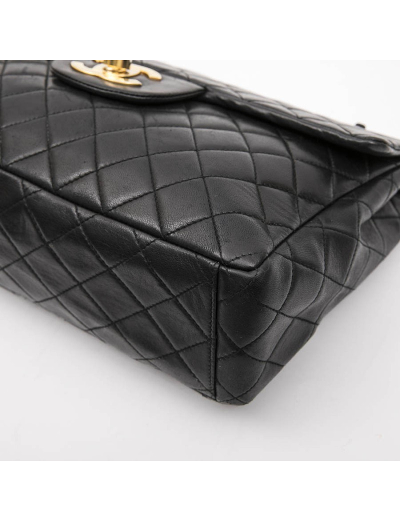 Sac jumbo CHANEL cuir d'agneau lisse matelassé noir Vintage