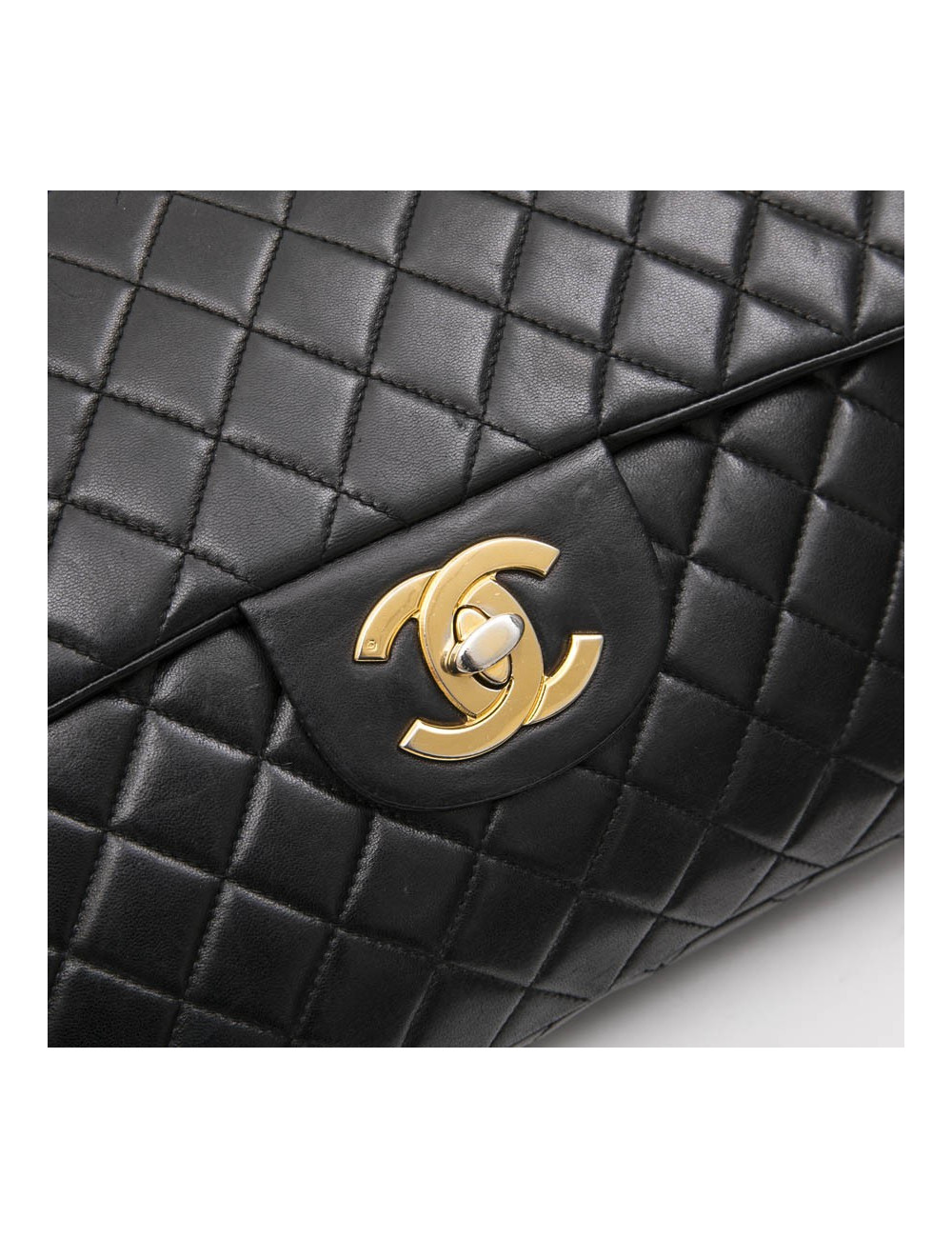 Sac jumbo CHANEL cuir d'agneau lisse matelassé noir Vintage