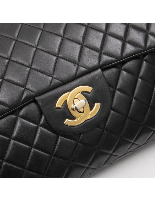 Sac jumbo CHANEL cuir d'agneau lisse matelassé noir Vintage