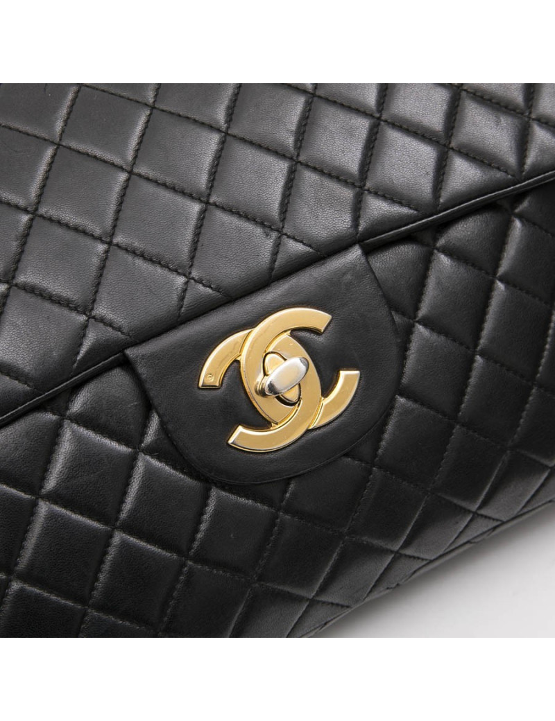 Sac jumbo CHANEL cuir d'agneau lisse matelassé noir Vintage
