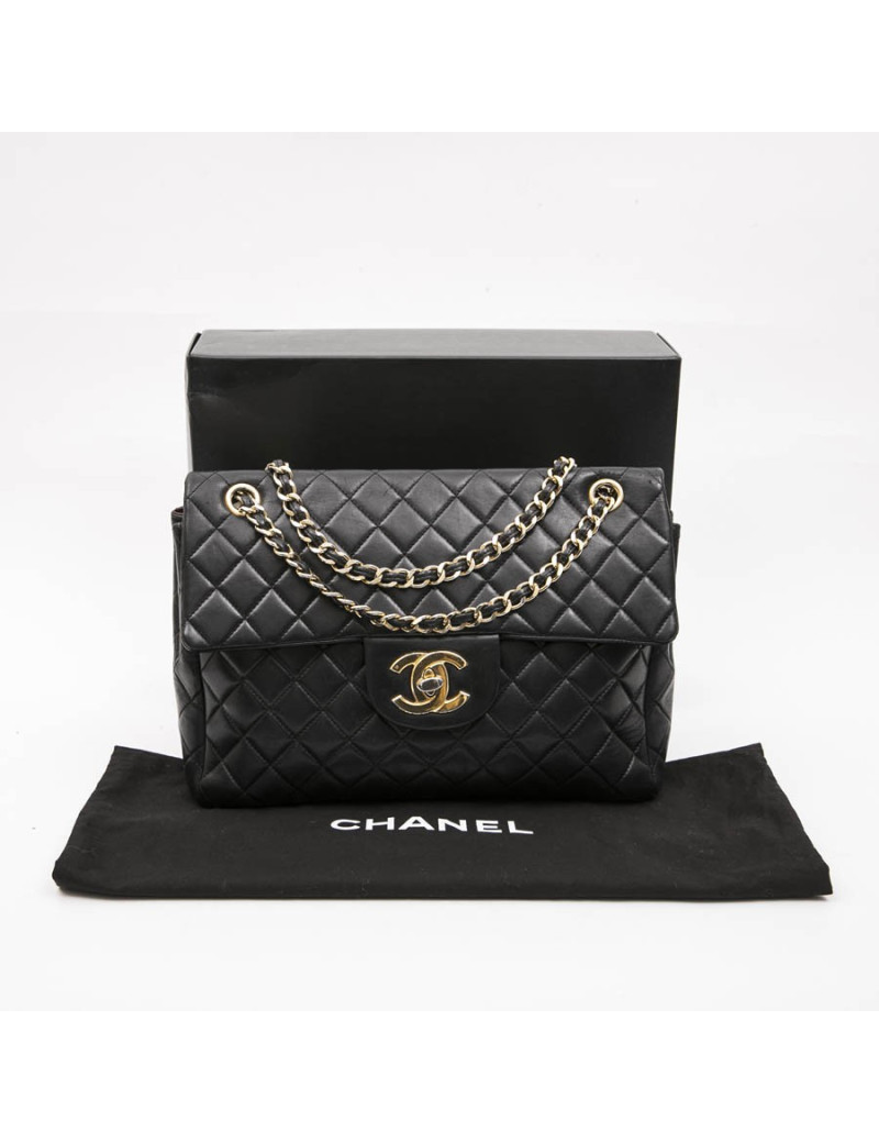 Sac jumbo CHANEL cuir d'agneau lisse matelassé noir Vintage