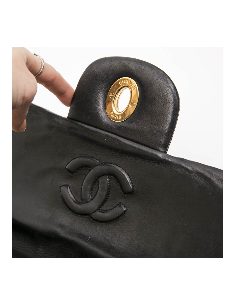 Sac jumbo CHANEL cuir d'agneau lisse matelassé noir Vintage