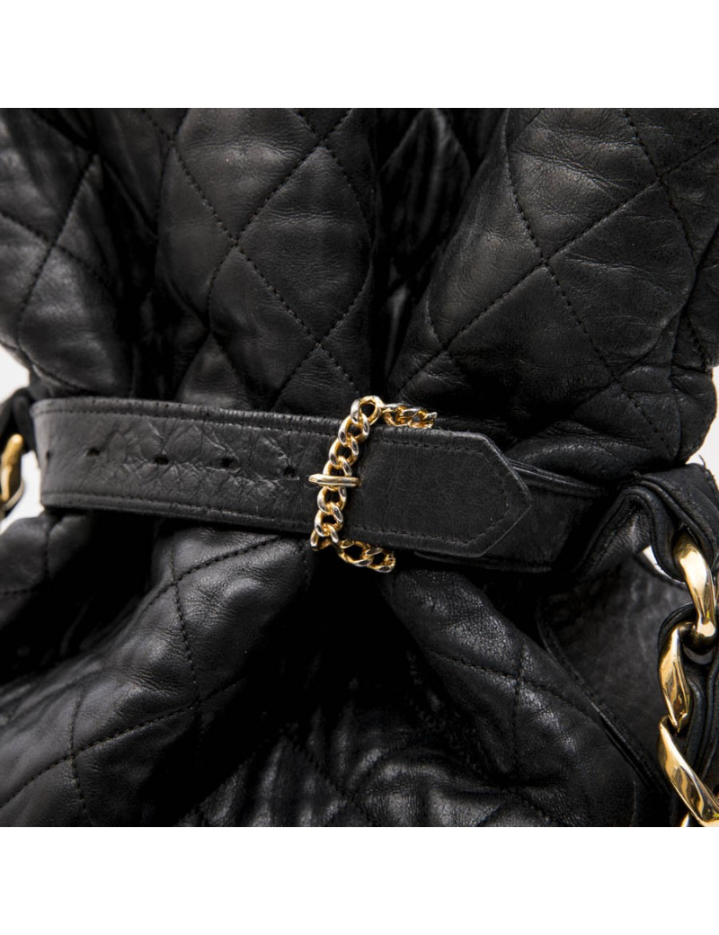 Sac seau CHANEL cuir matelassé Vintage