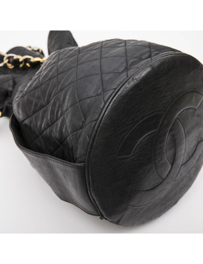 Sac seau CHANEL cuir matelassé Vintage