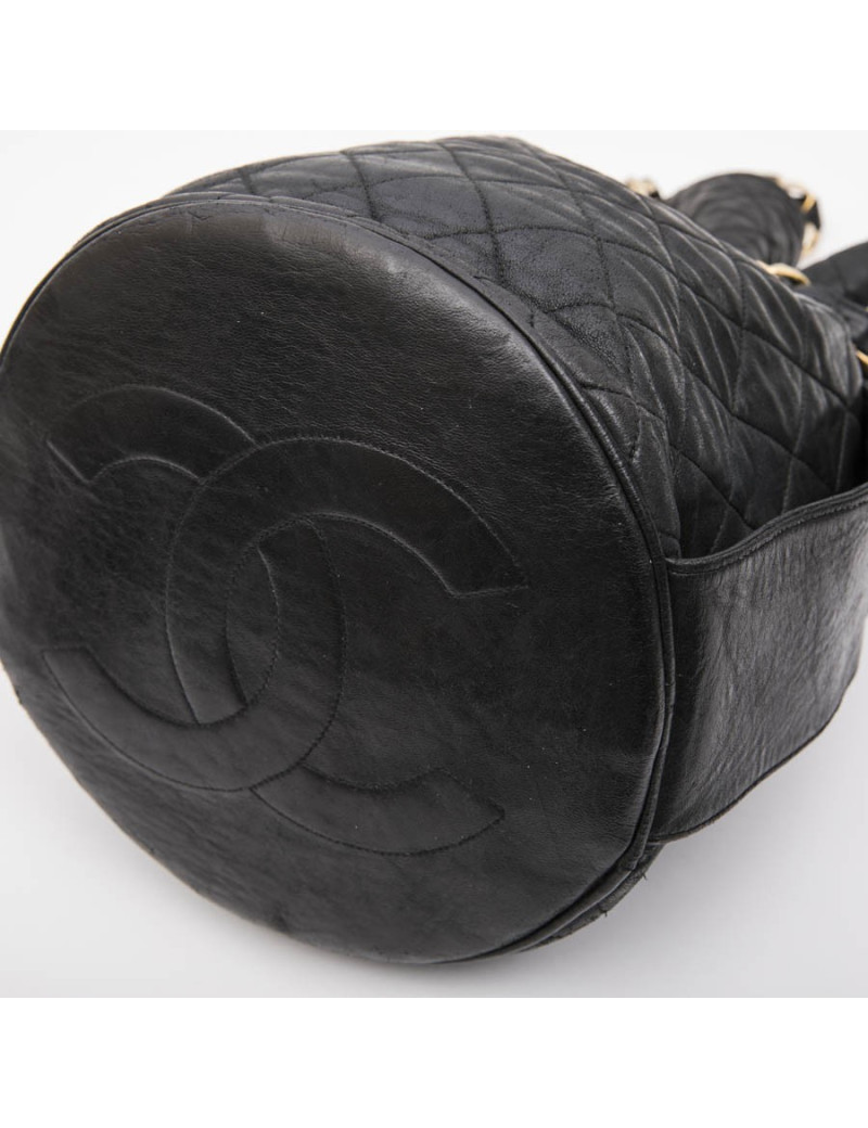 Sac seau CHANEL cuir matelassé Vintage
