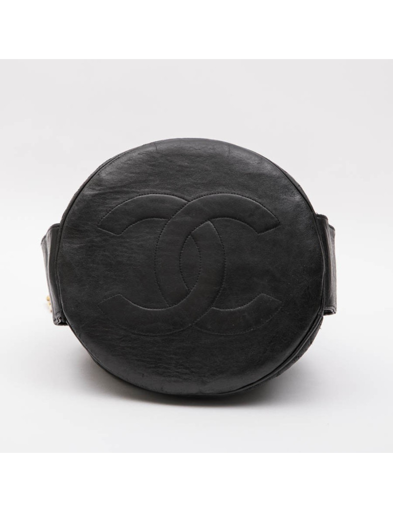 CHANEL vintage bucket bag in black quilted leather