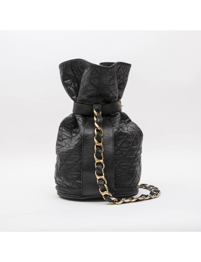 Sac seau CHANEL cuir matelassé Vintage