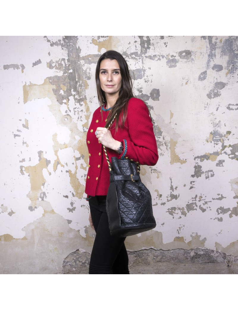 CHANEL vintage bucket bag in black quilted leather