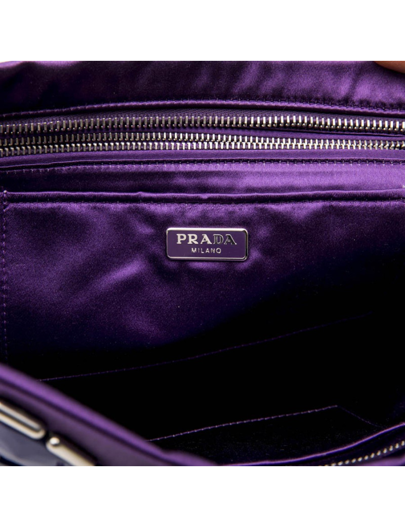 Pochette PRADA en satin duchesse violet et cabochons