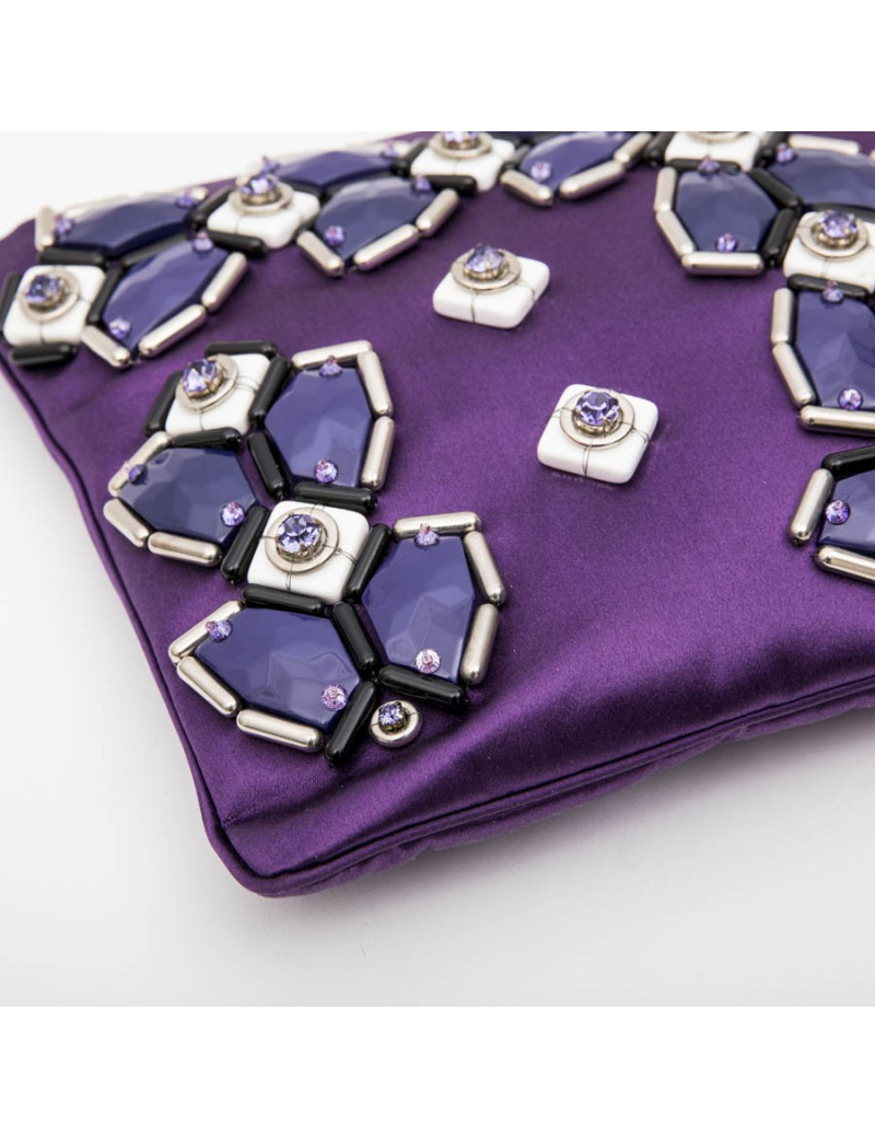 Pochette PRADA en satin duchesse violet et cabochons