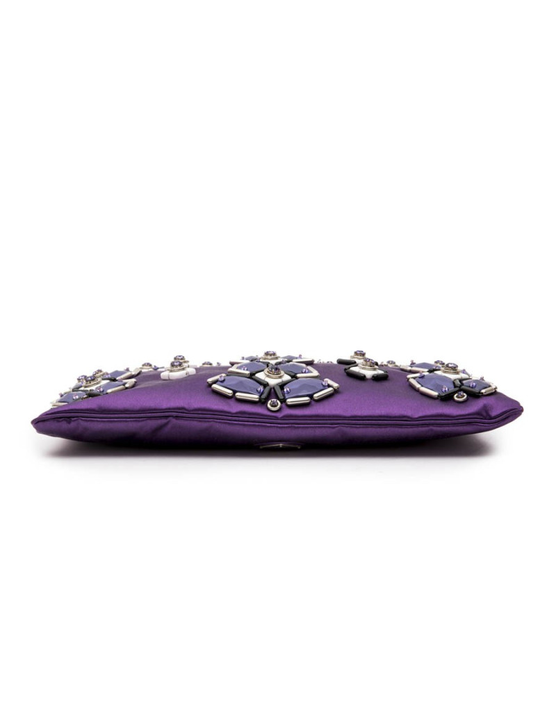 Pochette PRADA en satin duchesse violet et cabochons