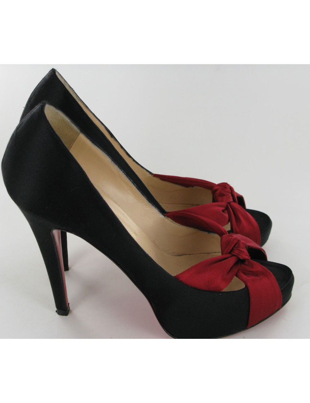 Escarpins LOUBOUTIN T37 satin noir et rouge
