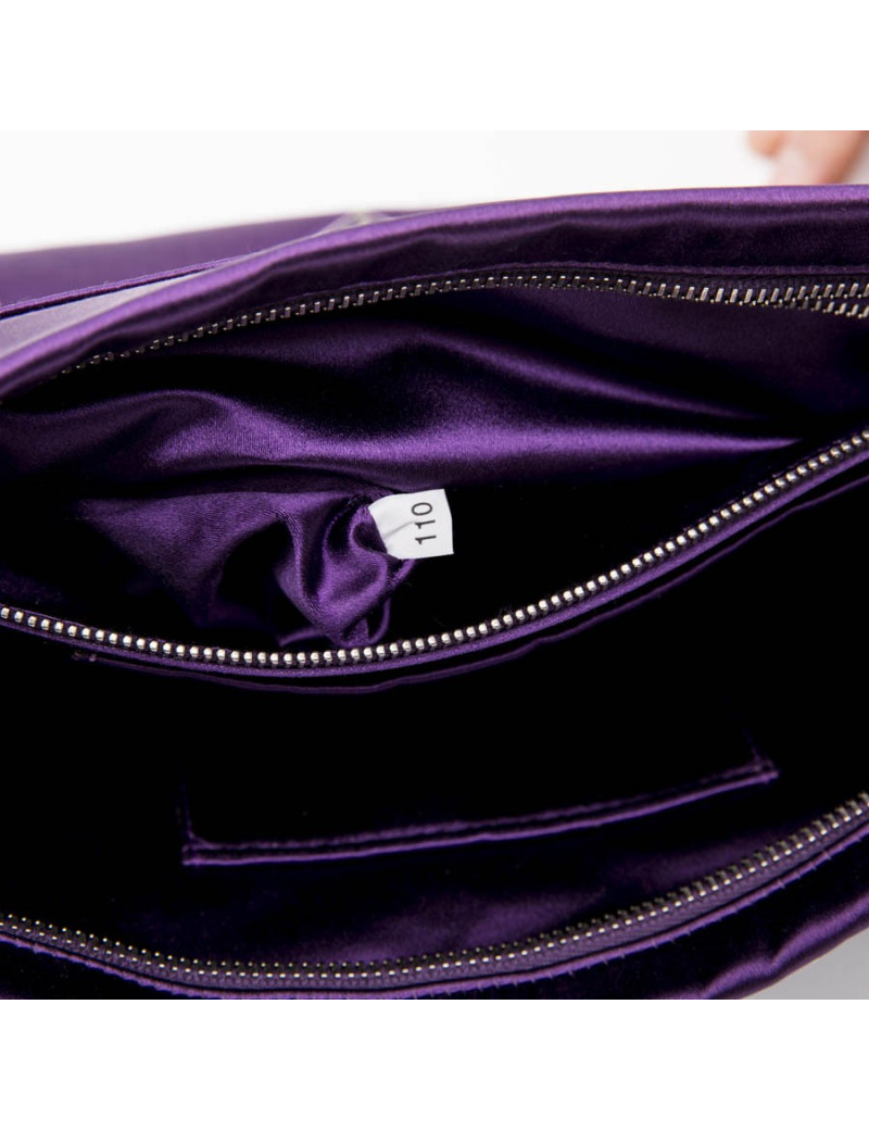 Pochette PRADA en satin duchesse violet et cabochons