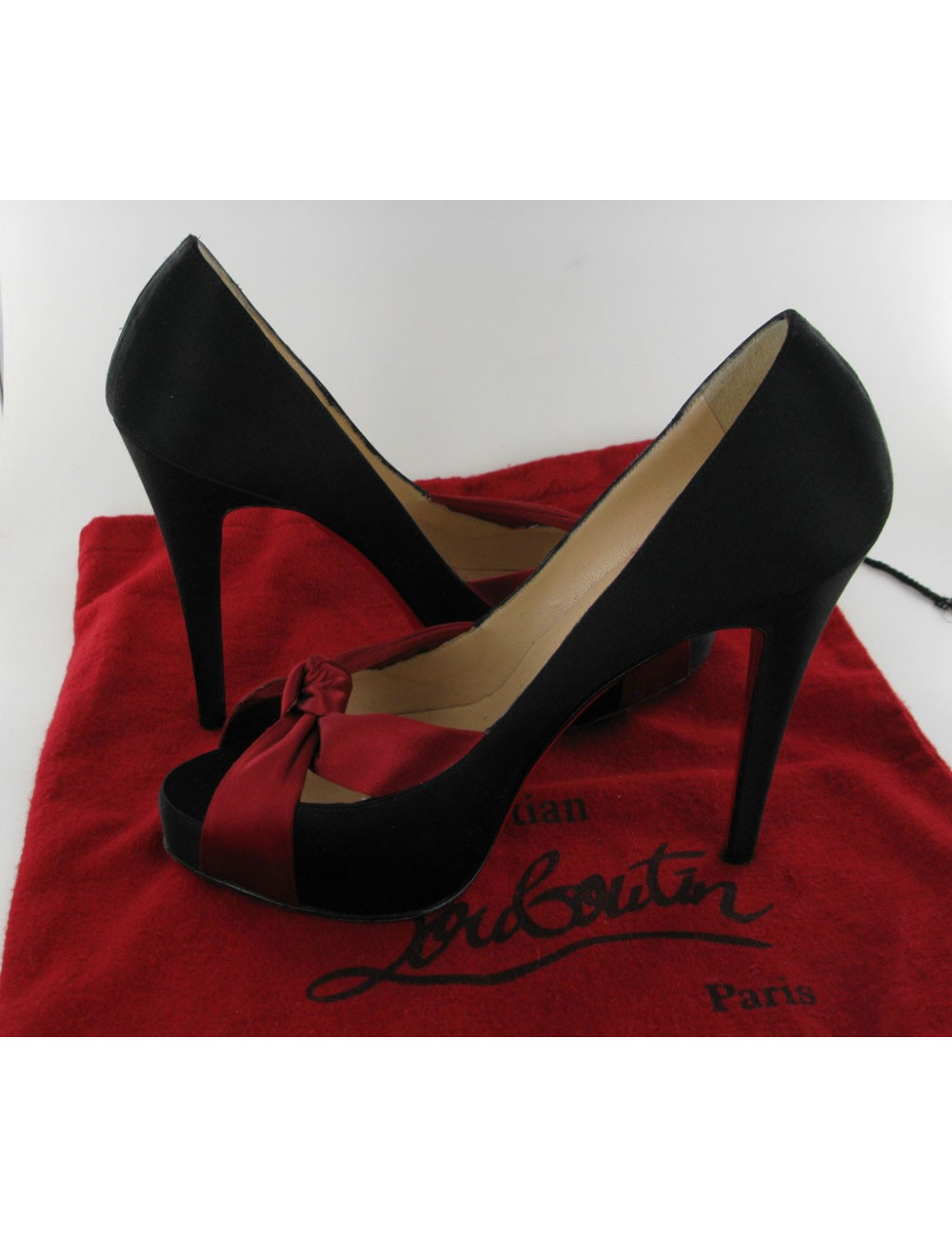 Escarpins LOUBOUTIN T37 satin noir et rouge