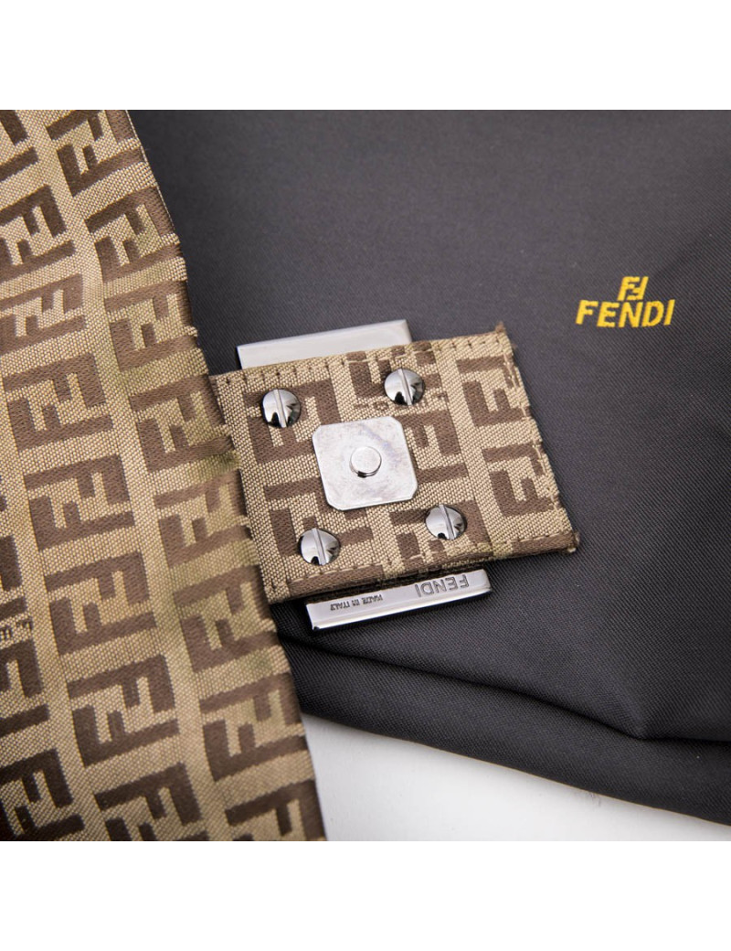 Sac baguette FENDI toile monogram brodé de fils d'or 