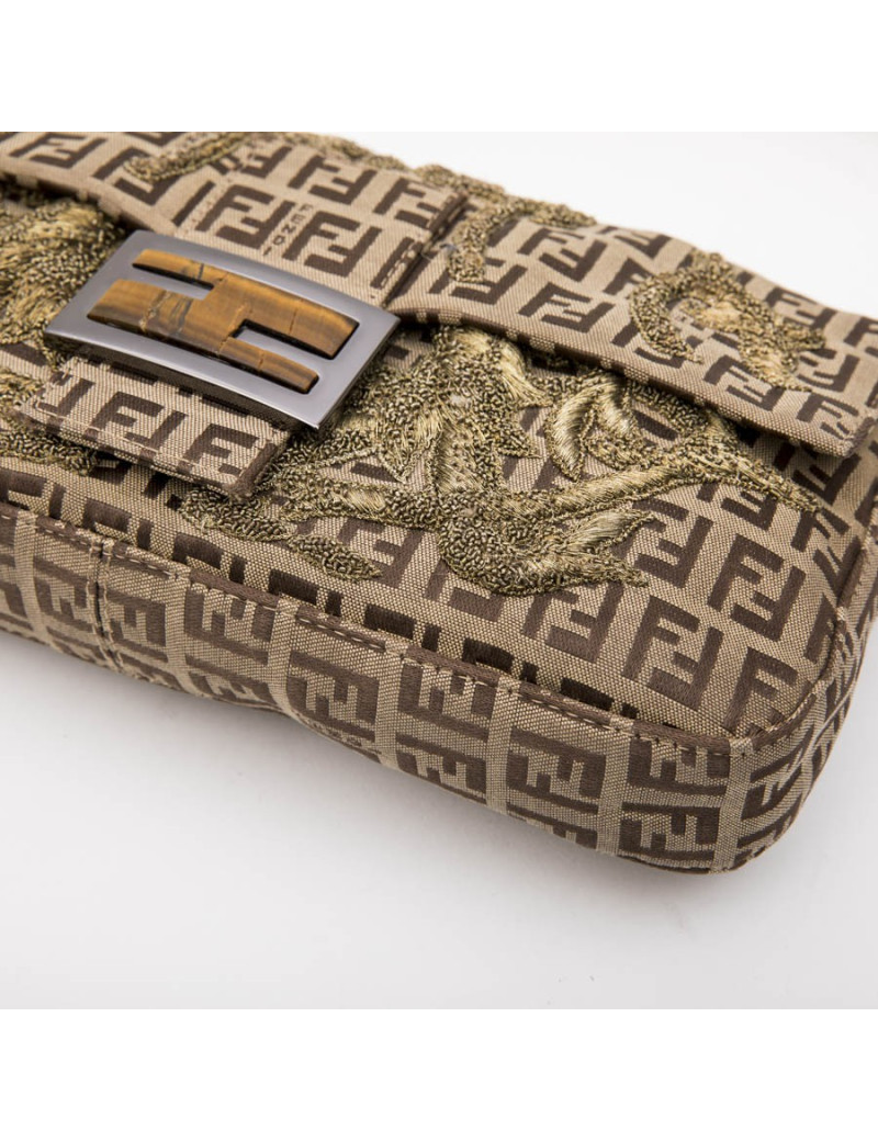 Sac baguette FENDI toile monogram brodé de fils d'or 