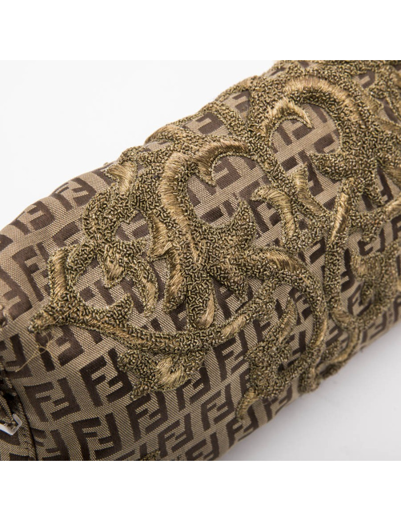 Sac baguette FENDI toile monogram brodé de fils d'or 