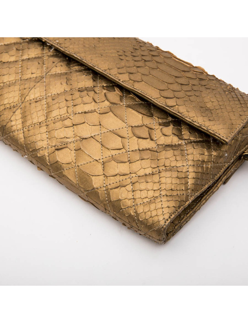 Pochette CHANEL en python or mat