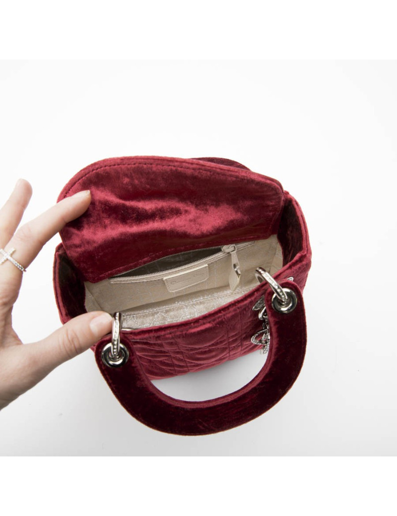 Mini sac Lady D  CHRISTIAN DIOR en velours de soie rouge cardinal