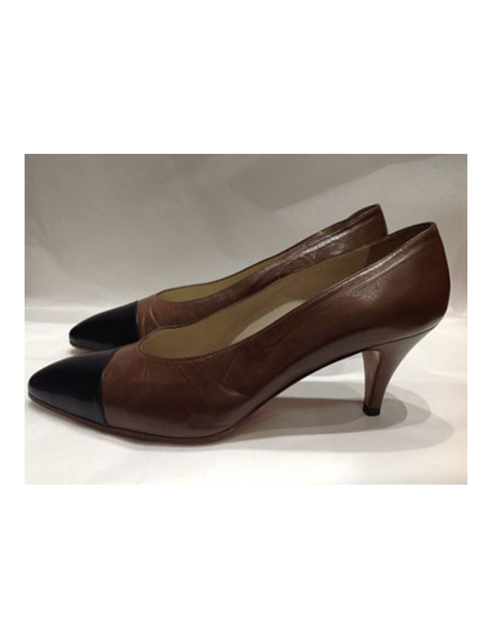 Escarpins CHANEL cuir bicolore marron et noir