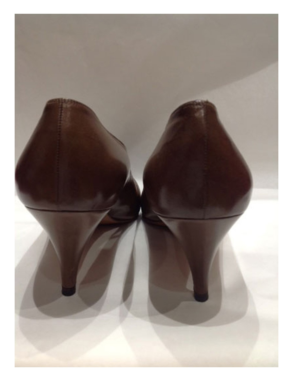 Escarpins CHANEL cuir bicolore marron et noir