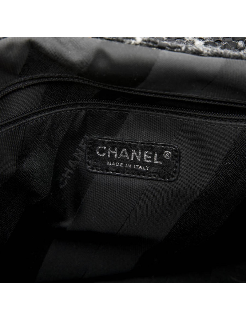 Sac CHANEL cuir vieilli noir et rabat en tweed gris