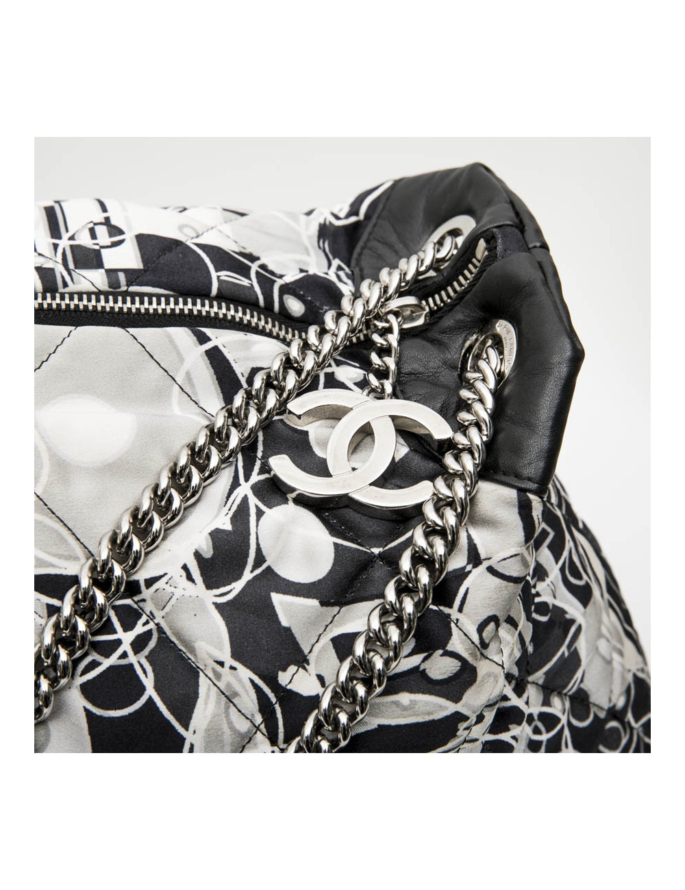 Sac cabas CHANEL en foulard soie 