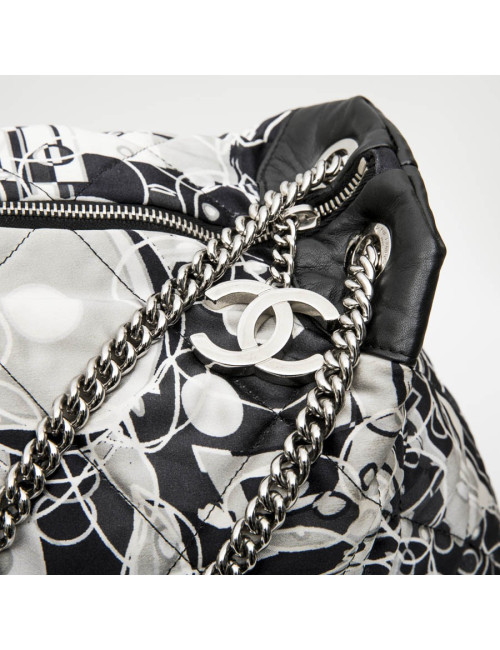 Sac cabas CHANEL en foulard soie 