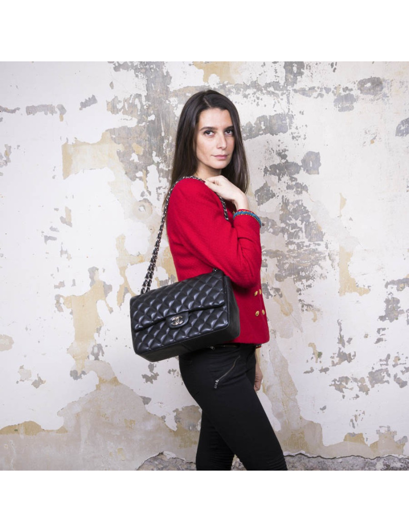 Sac jumbo CHANEL cuir d'agneau lisse matelassé noir