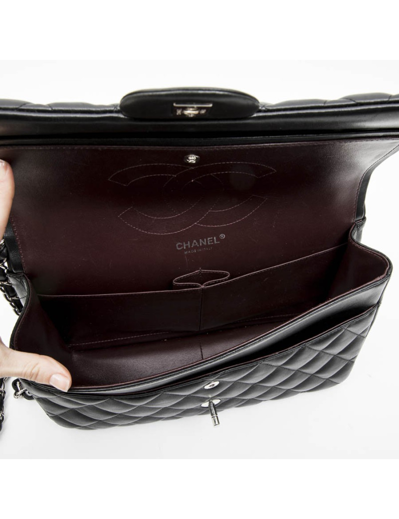 Sac jumbo CHANEL cuir d'agneau lisse matelassé noir