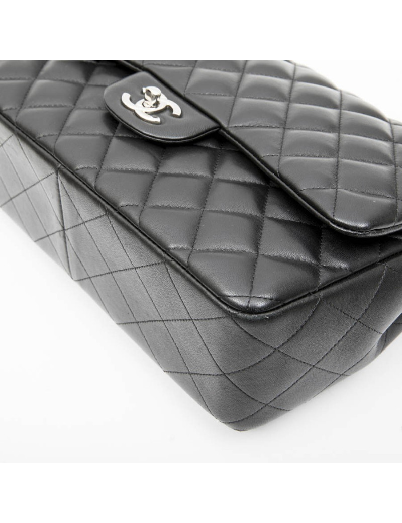 Sac jumbo CHANEL cuir d'agneau lisse matelassé noir