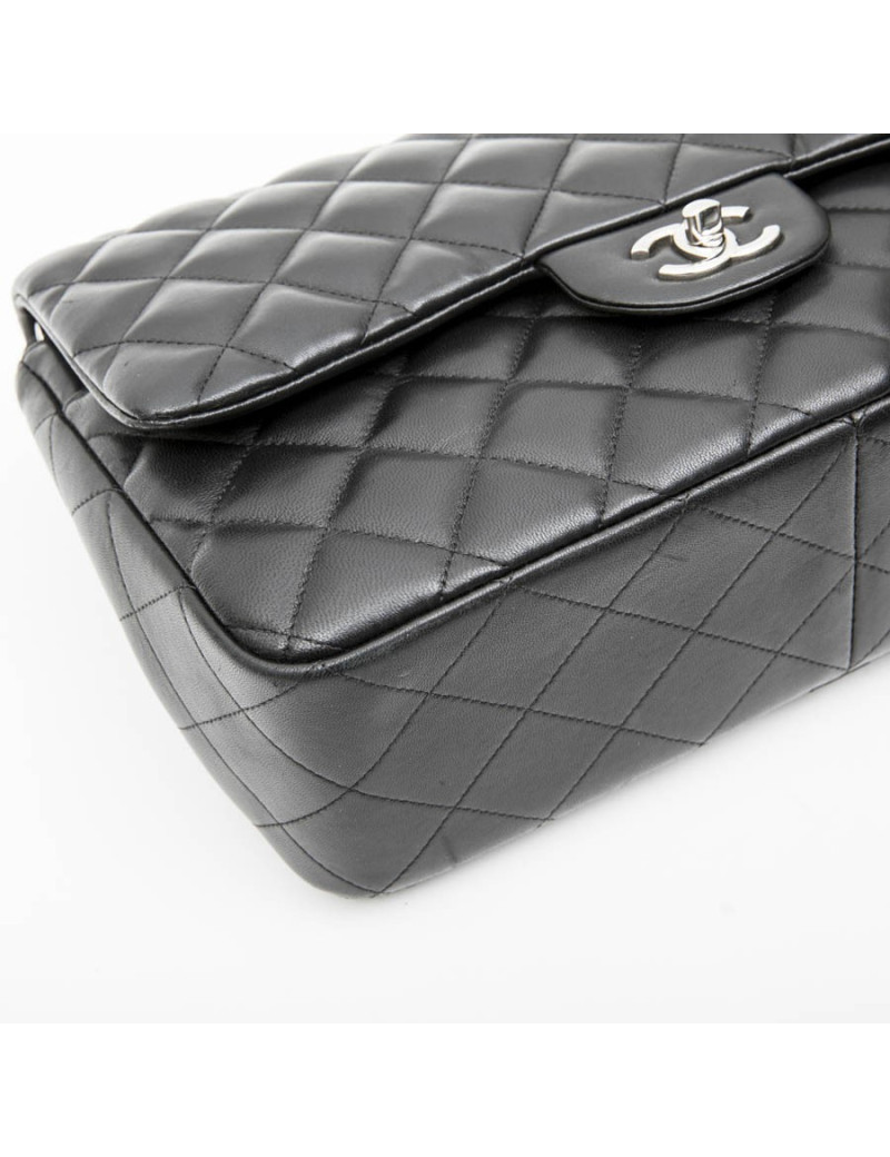 Sac jumbo CHANEL cuir d'agneau lisse matelassé noir